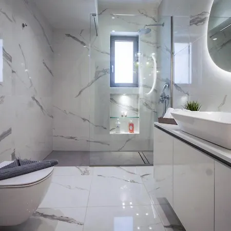 Aquamarine Luxury Apartment