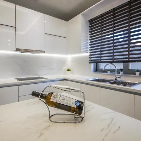 Aquamarine Luxury Apartment *